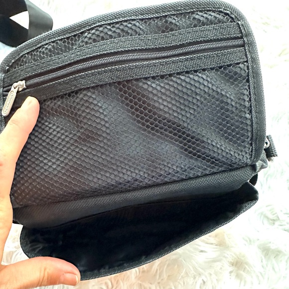 Pokemon Vintage Gameboy Game Carrying Case
Nintendo Authentic W/ Crossbody Strap - Picture 11 of 14